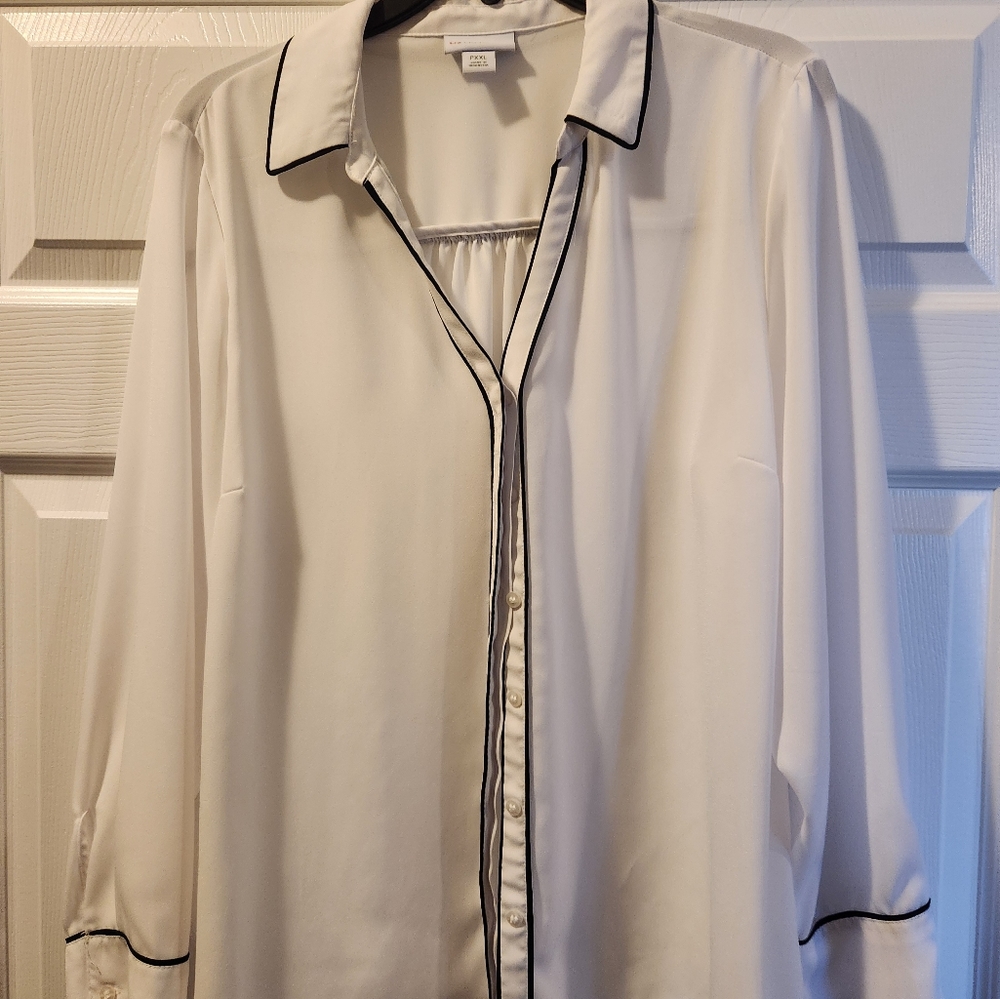 NWOT Liz Claiborne Womens Long Sleeve Regular Fit Button-Down Shirt